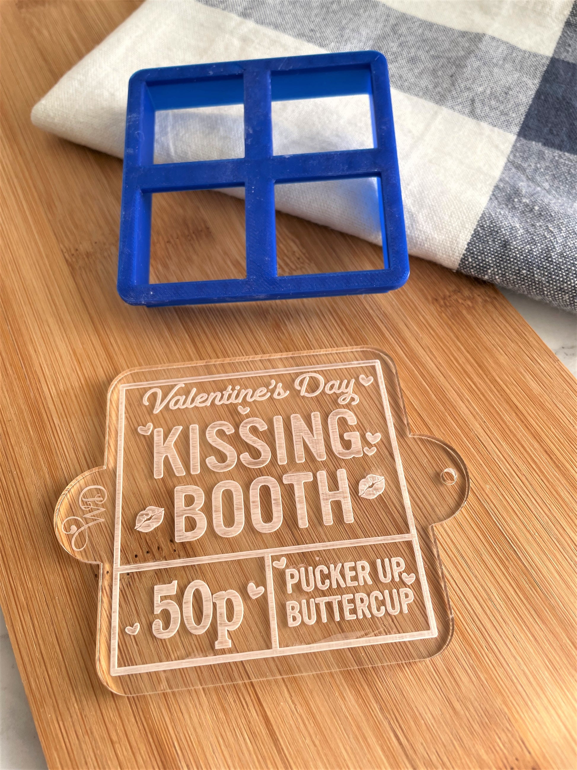 Kissing Booth 50p Embosser and Cookie Cutter Set.