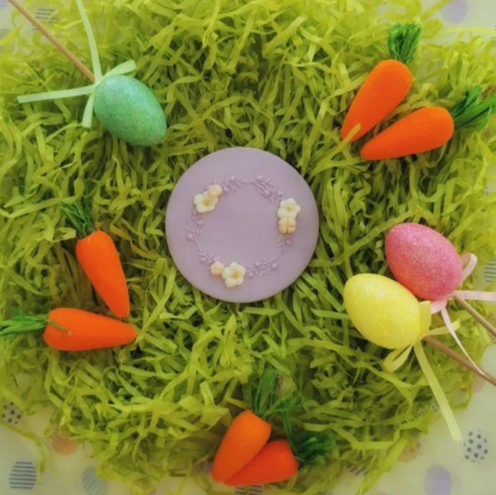 Spring Wreath Garland Embosser.